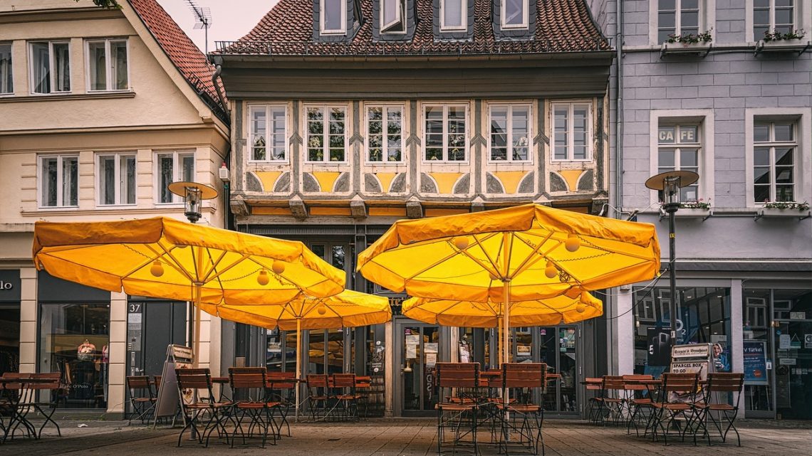 5 bonnes raisons d’installer des parasols de qualité sur la terrasse de votre restaurant